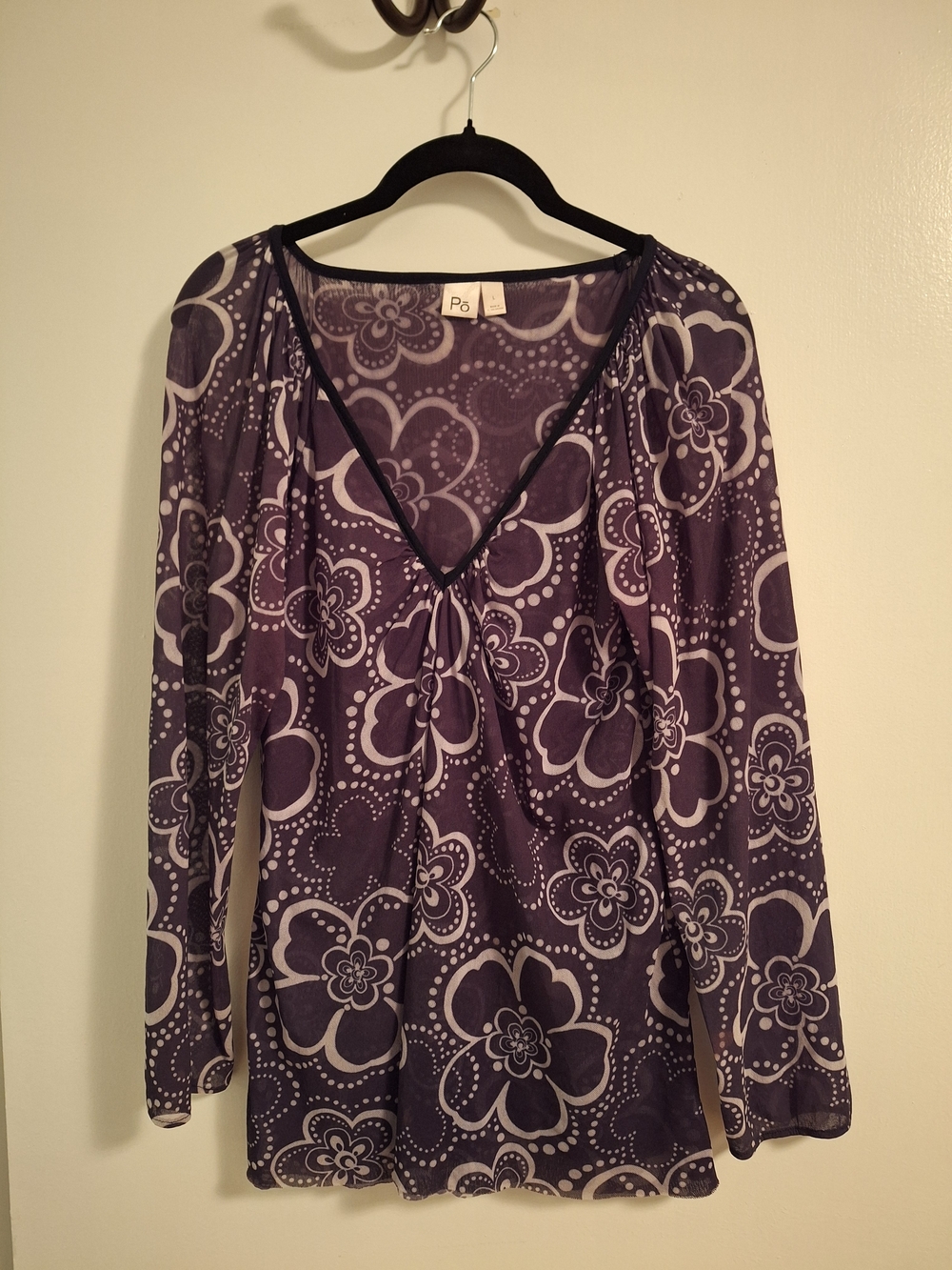 PO-EM Black And White Floral V-Neck Long Sleeve Tee Lightweight Large - Picture 2 of 5